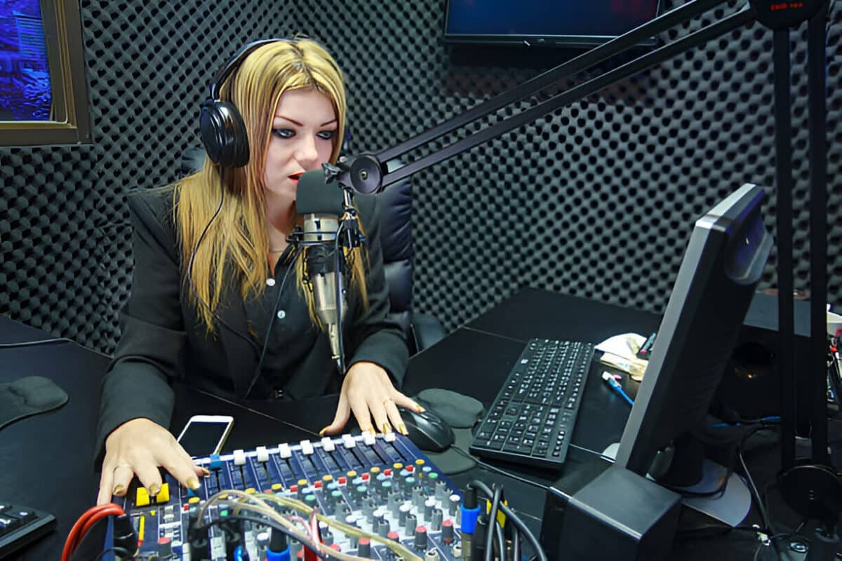 soundproof booth for podcasting